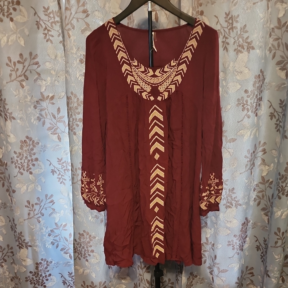 Monoreno Burgundy Embroidered Tunic